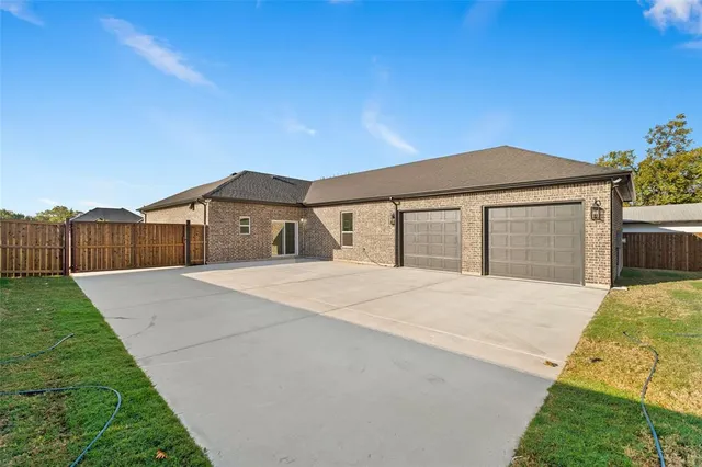 a front view of house with yard