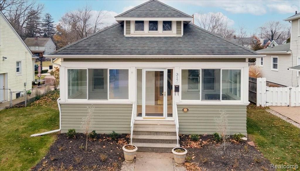 317 Wilcox Street Rochester, MI 48307 - Photo 2 of 29