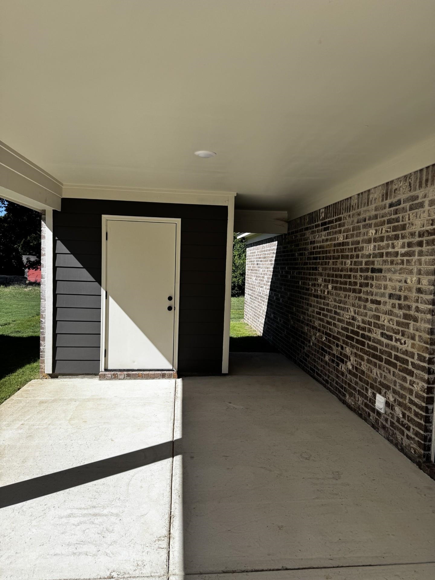 5243 Zodiac Road Memphis, TN 38118 - Photo 4 of 10 View of patio / terrace