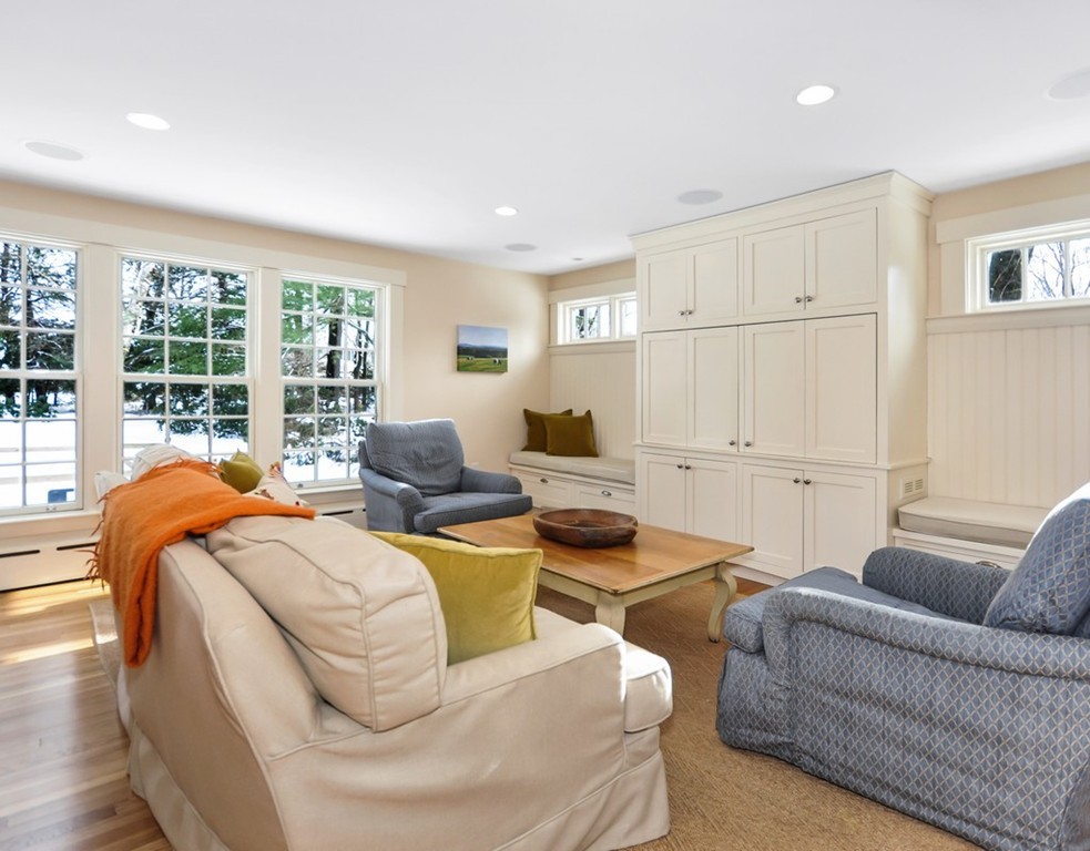 95 Upland Road Concord, MA 01742 - Photo 4 of 28 Gallery Image 4