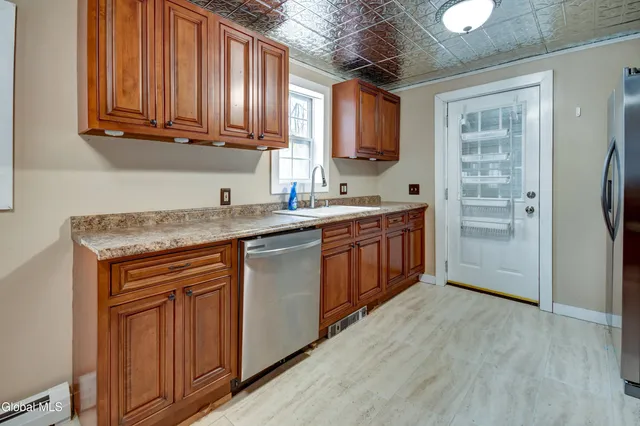 $249,999 | 61 Fort Johnson Avenue, Fort Johnson, NY 12070