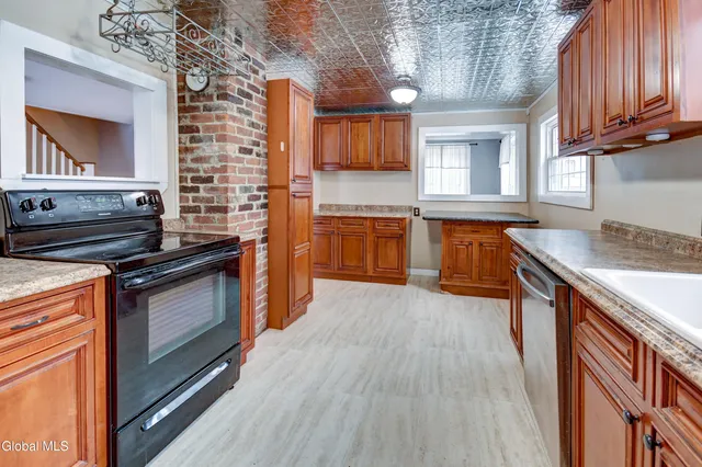 $249,999 | 61 Fort Johnson Avenue, Fort Johnson, NY 12070