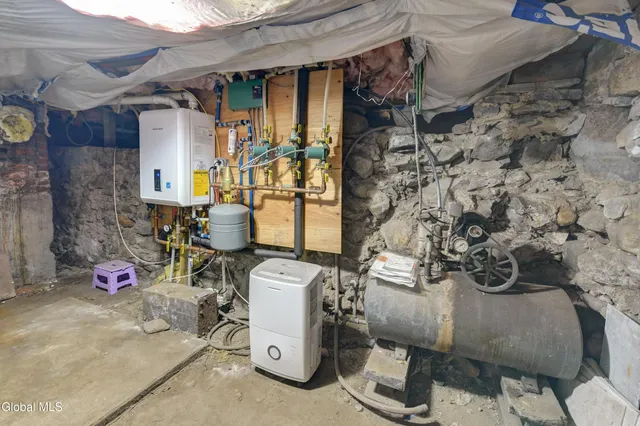 $249,999 | 61 Fort Johnson Avenue, Fort Johnson, NY 12070