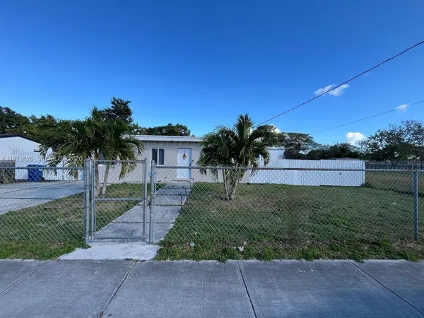 a view of a yard and front view of a house