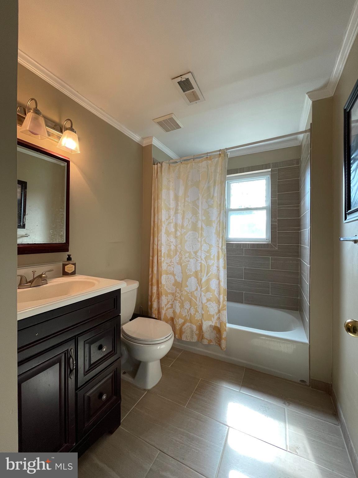 7007 Grove Road Alexandria, VA 22306 - Photo 12 of 15 Upper Hall bathroom