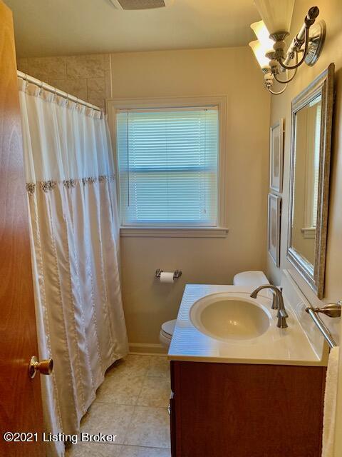209 Bramton Road Louisville, KY 40207 - Photo 11 of 39 first floor bath 1