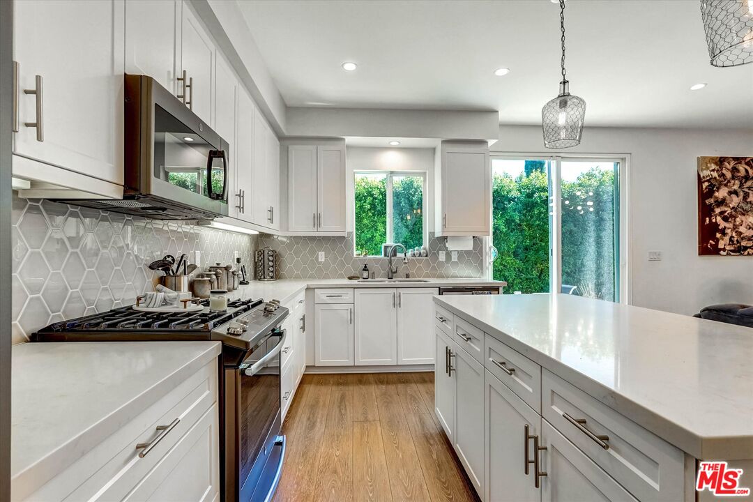 6754 Rhea Court Reseda, CA 91335 - Photo 12 of 55 Gallery Image 12
