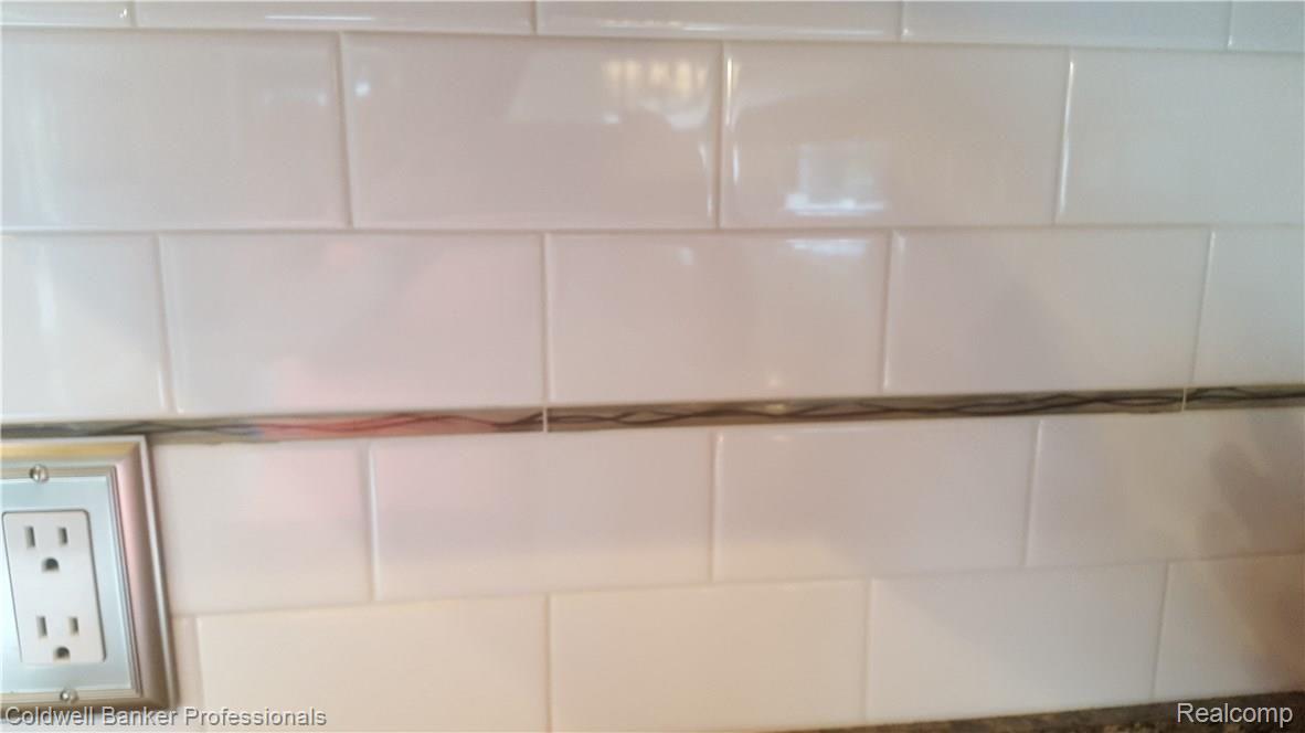 7982 Marsh Road Marine City, MI 48039 - Photo 23 of 36 Kitchen Back Splash