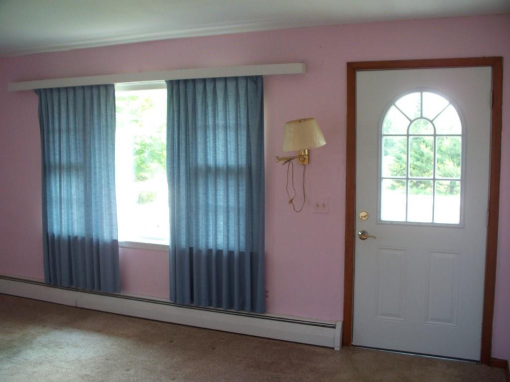 1268 East Madison Road Madison, ME 04950 - Photo 4 of 25 Living Room