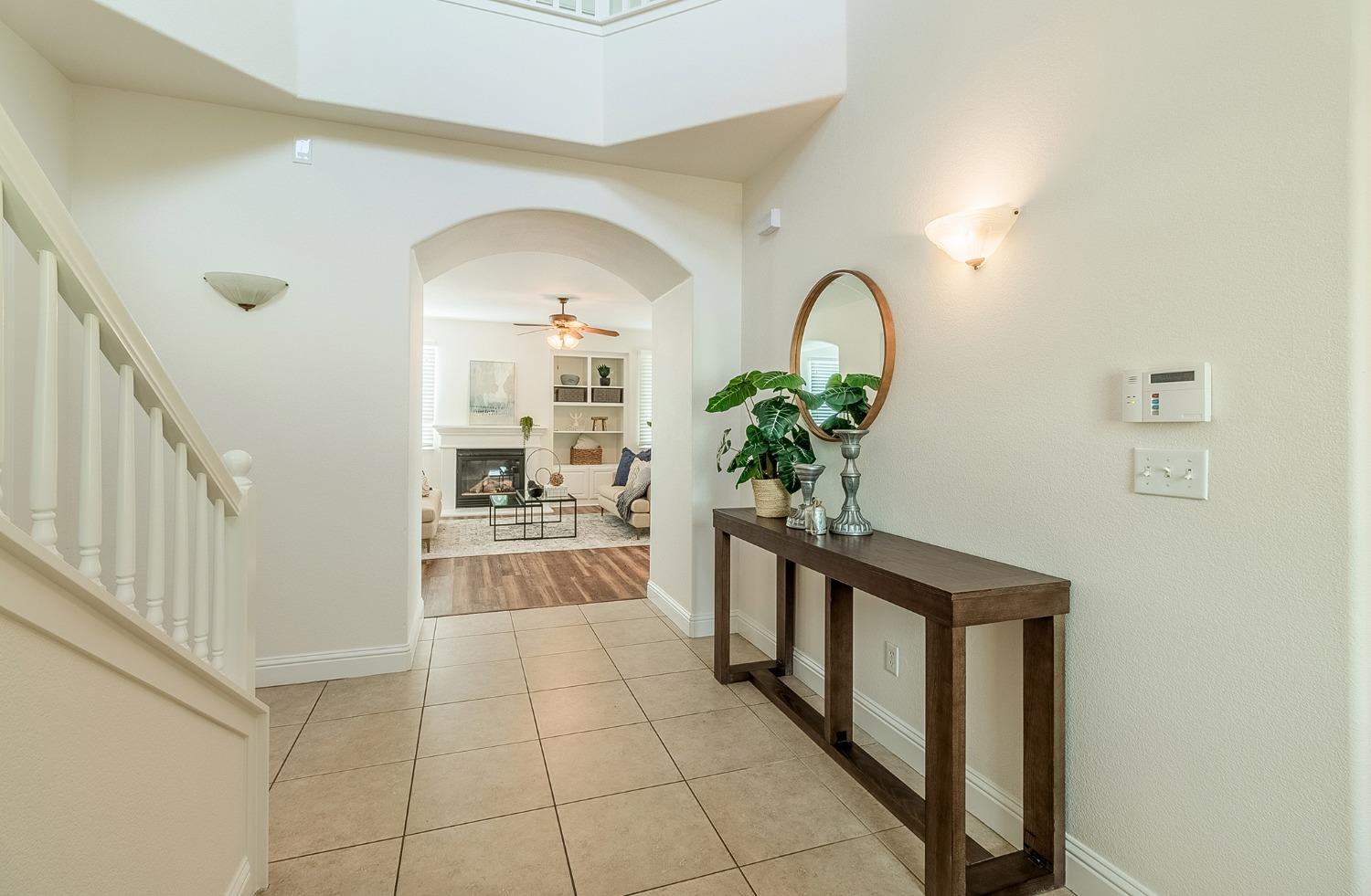 2595 Powers Avenue Coalinga, CA 93210 - Photo 4 of 34 a view of entryway with interior
