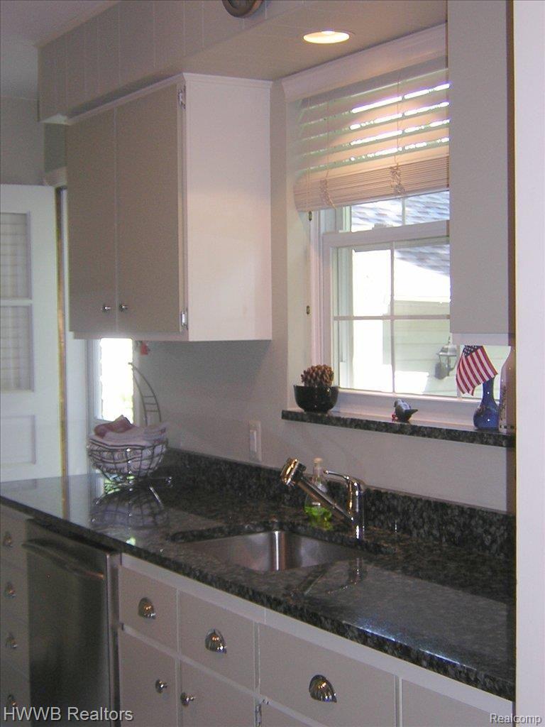 3964 Kenmore Road Berkley, MI 48072 - Photo 5 of 12 KITCHEN