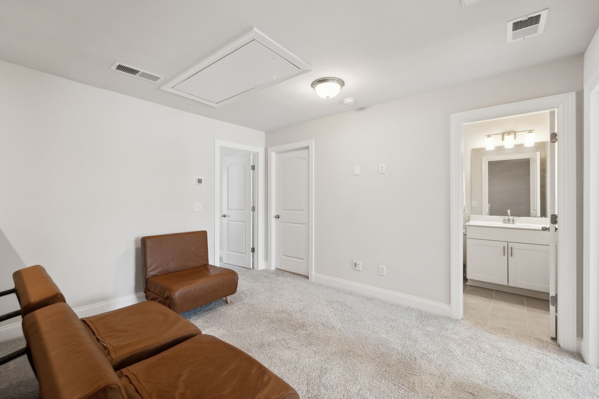 738 Prairie View Drive Columbia, TN 38401 - Photo 17 of 38 a hotel room with a bed and furniture