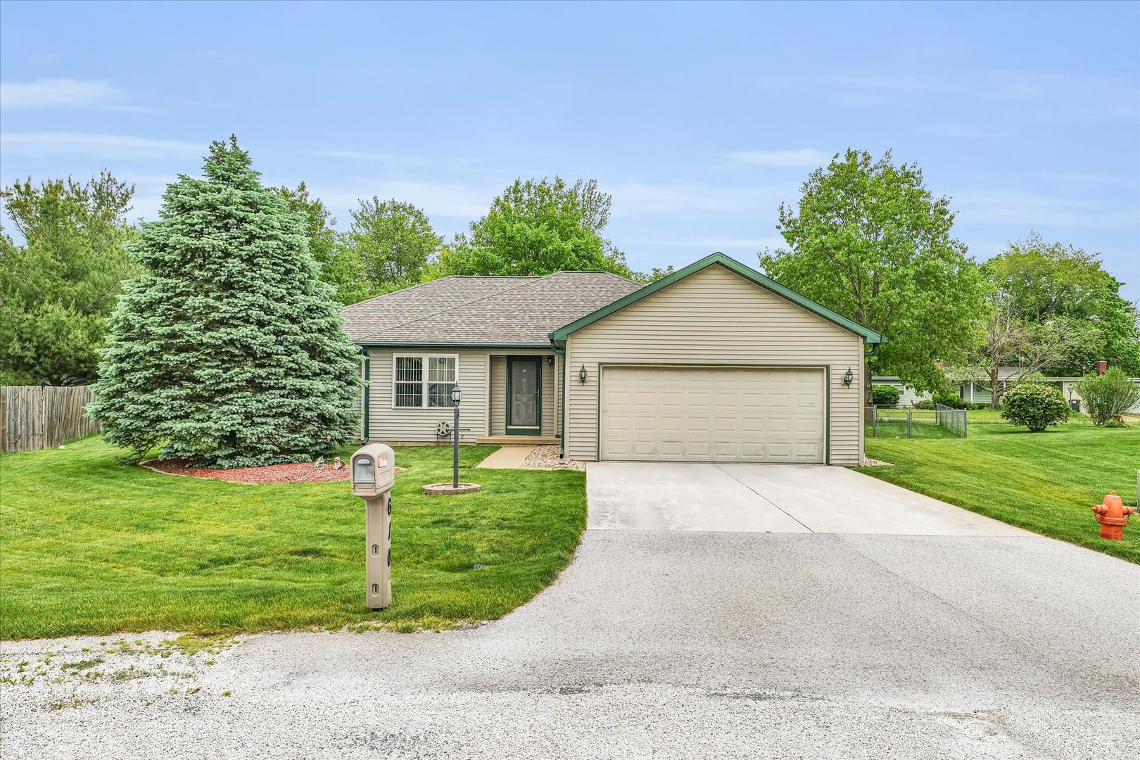 610 Clovis Court Sidney, IL 61877 - Photo 2 of 41