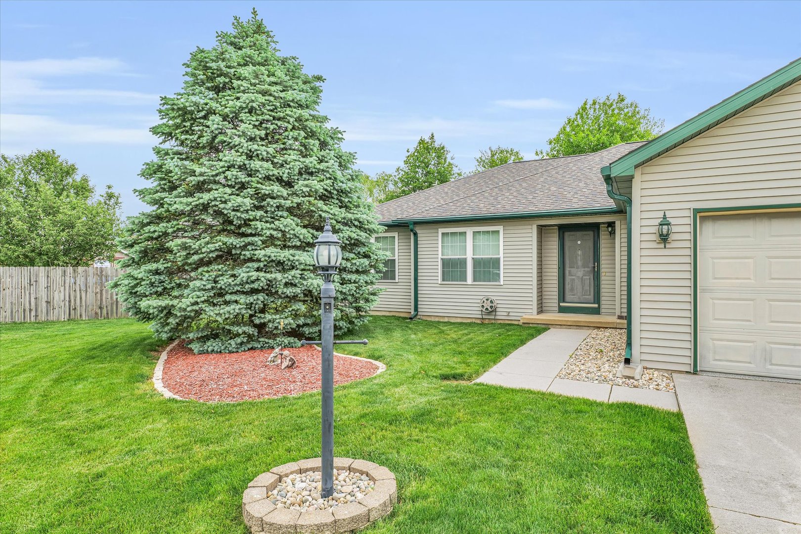 610 Clovis Court Sidney, IL 61877 - Photo 4 of 41