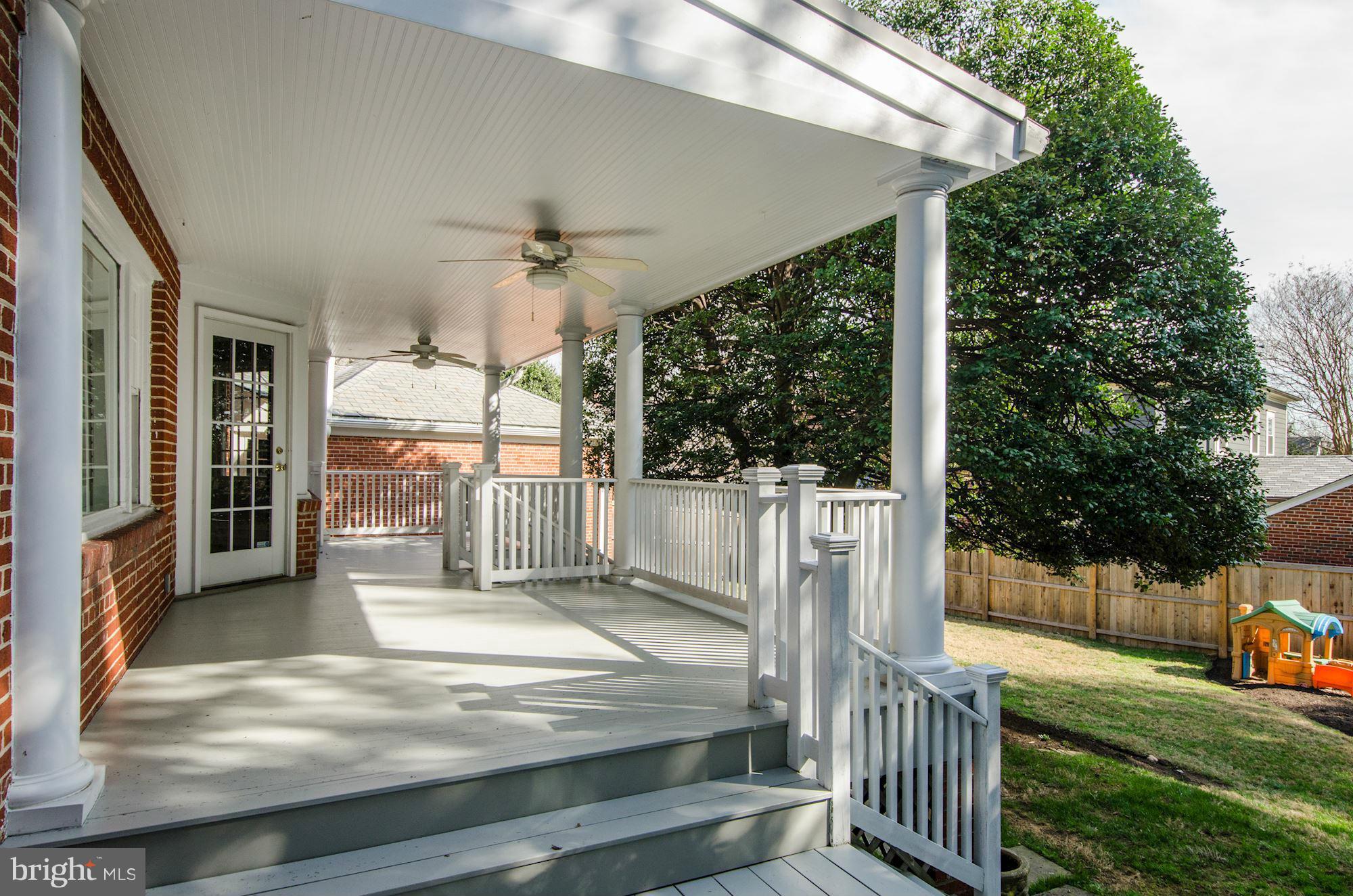 4625 Reno Road Northwest Washington, DC 20008 - Photo 27 of 30 Rear deck