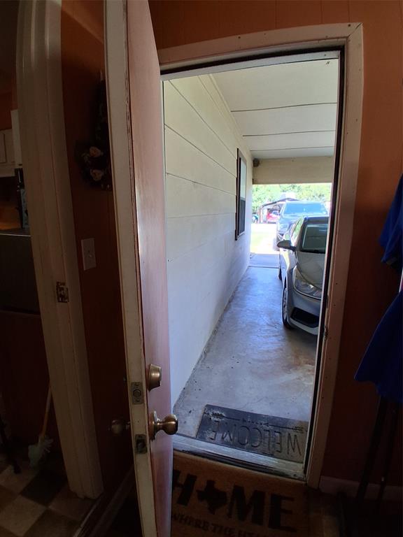 407 North Files Street Itasca, TX 76055 - Photo 18 of 30 Hallway with concrete floors