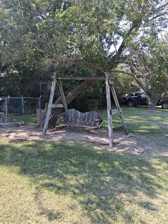 407 North Files Street Itasca, TX 76055 - Photo 28 of 30 View of yard