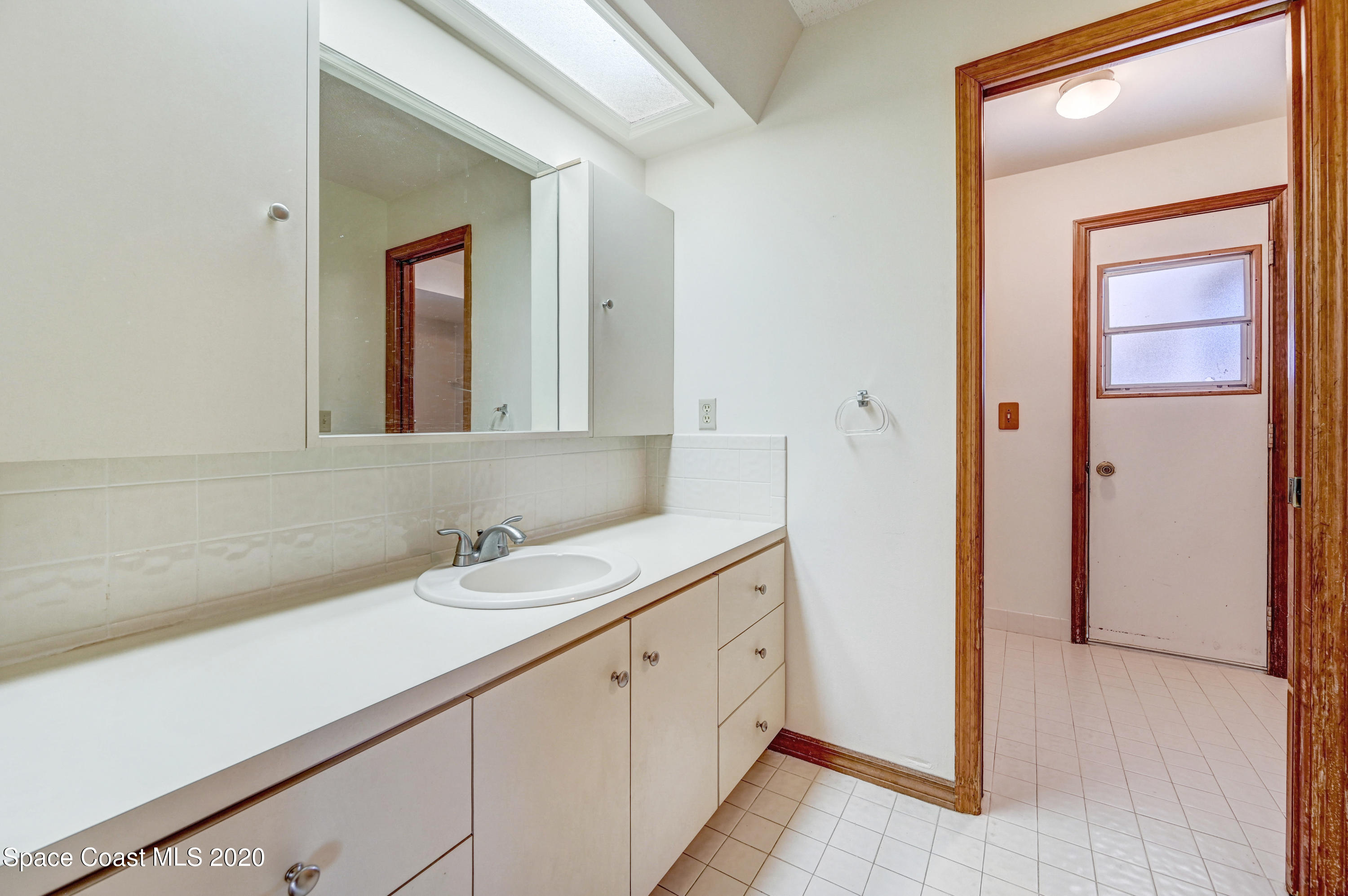 824 Furth Road Northwest Palm Bay, FL 32907 - Photo 10 of 16 Master Bathroom
