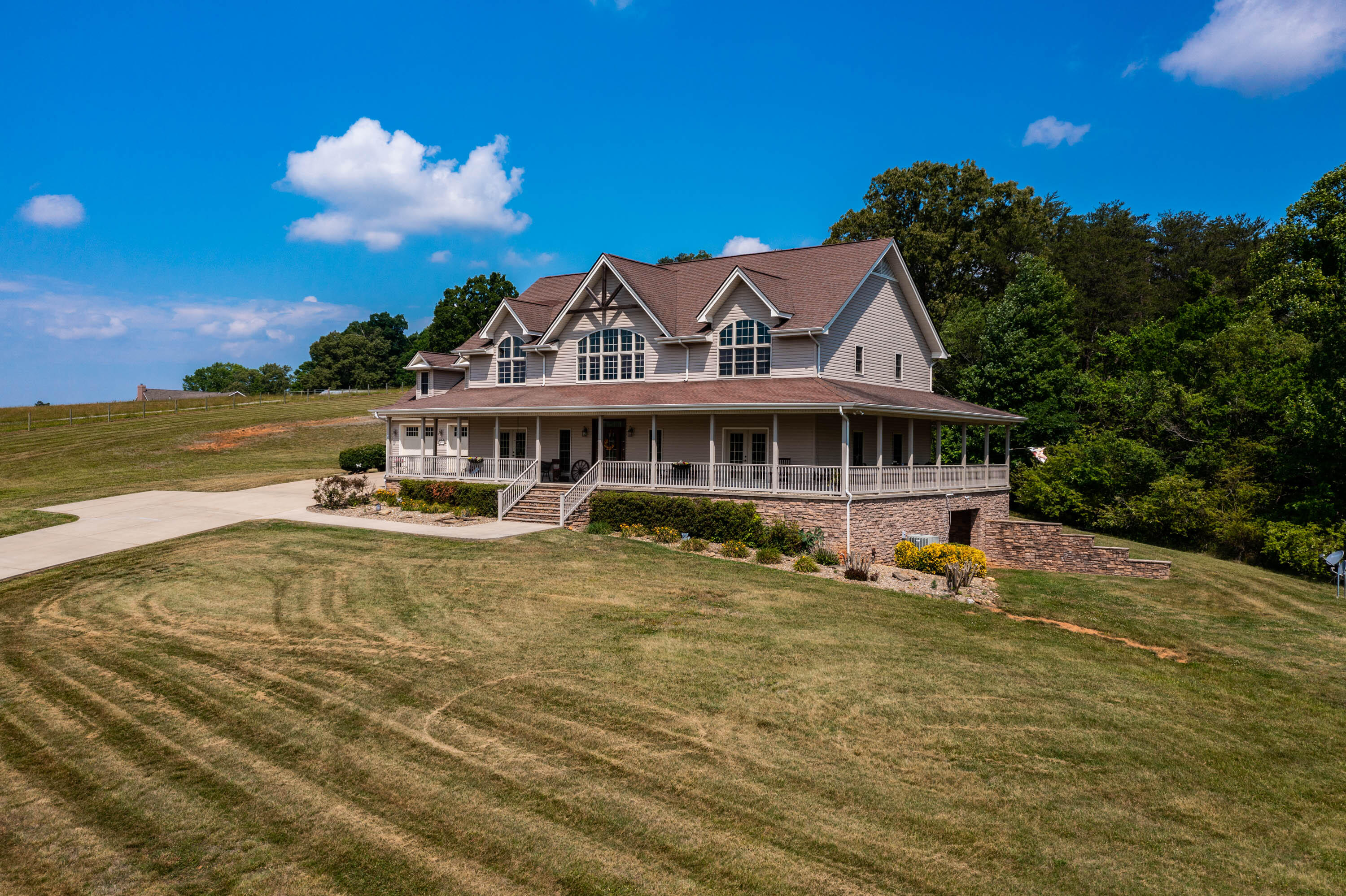 735 Jay Fanning Road Afton, TN 37616 - Photo 3 of 36 3