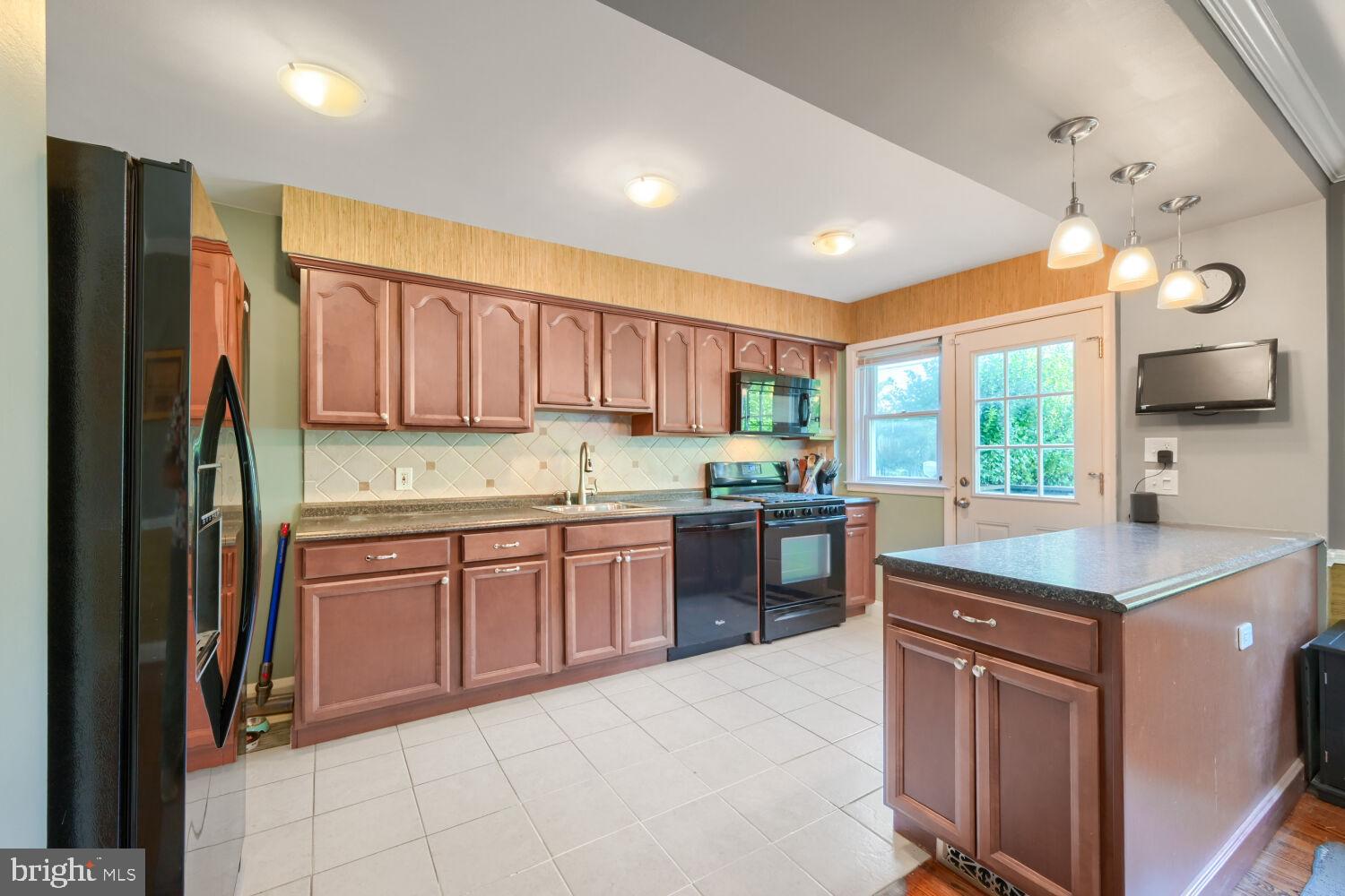 7042 Heathfield Road Baltimore, MD 21212 - Photo 9 of 27 Kitchen