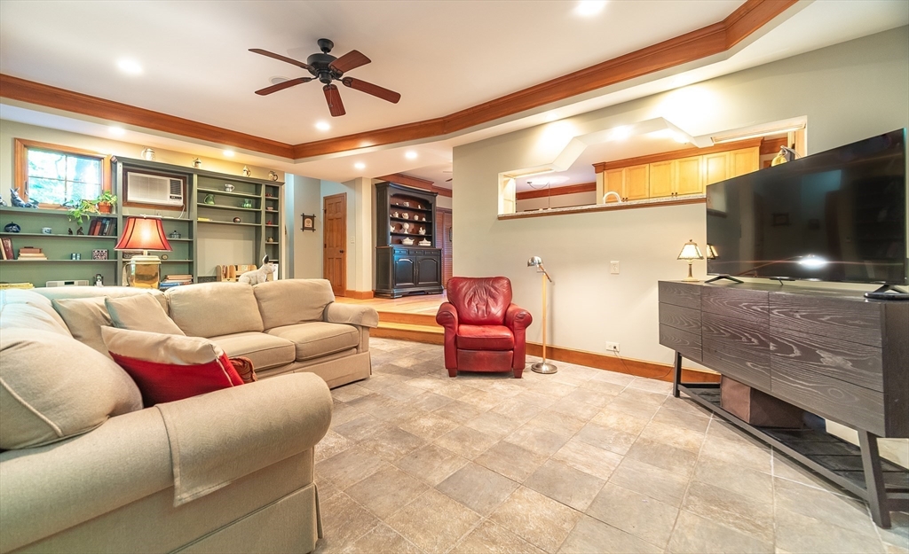 84 Greenwich Road East Longmeadow, MA 01028 - Photo 16 of 37