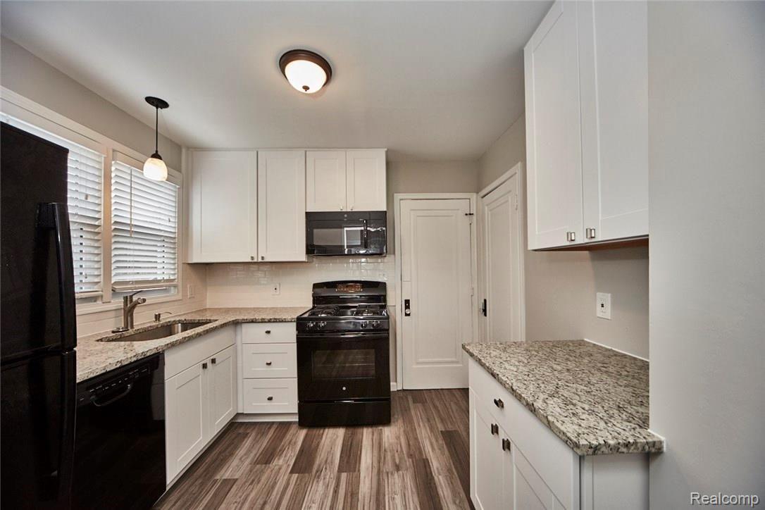 178 Ogemaw Road Pontiac, MI 48341 - Photo 5 of 23 Kitchen 1 - 178 Ogemaw.jpg