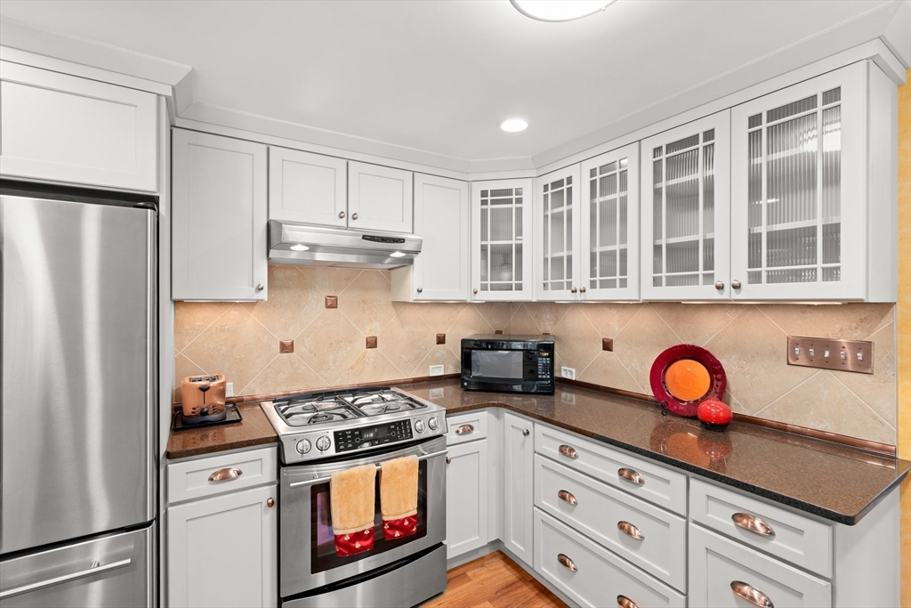 88 Chickering Road Dedham, MA 02026 - Photo 17 of 42