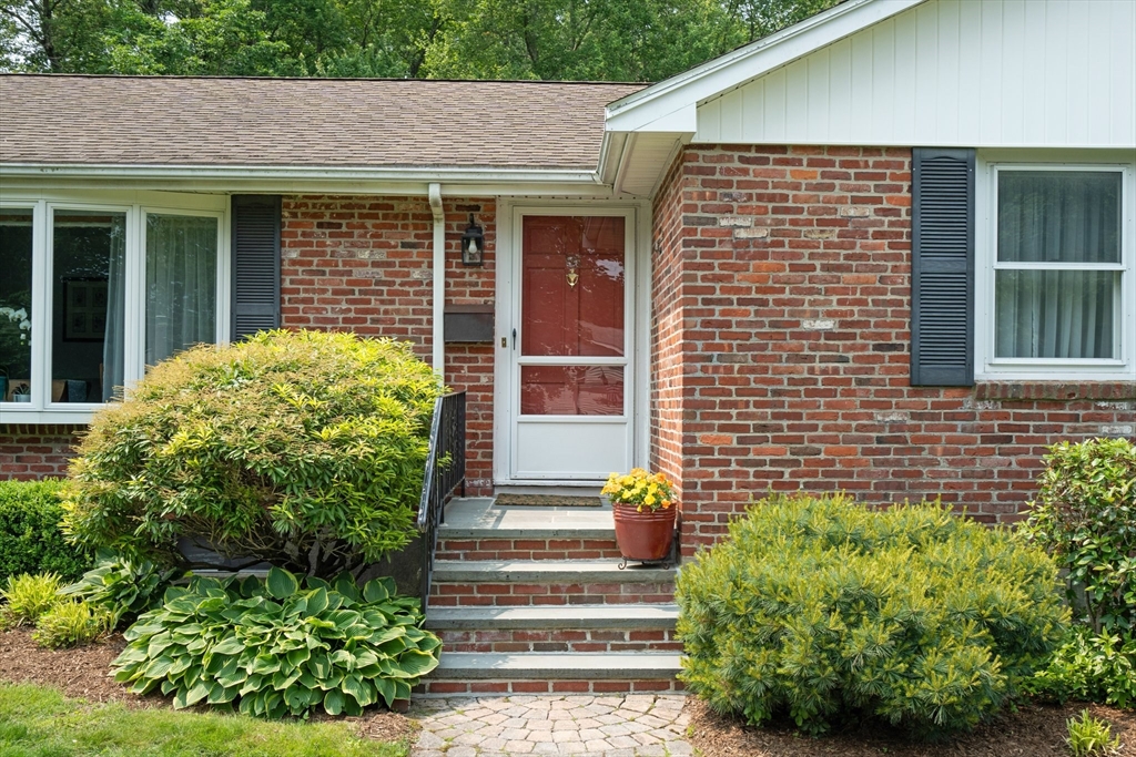 88 Chickering Road Dedham, MA 02026 - Photo 4 of 42