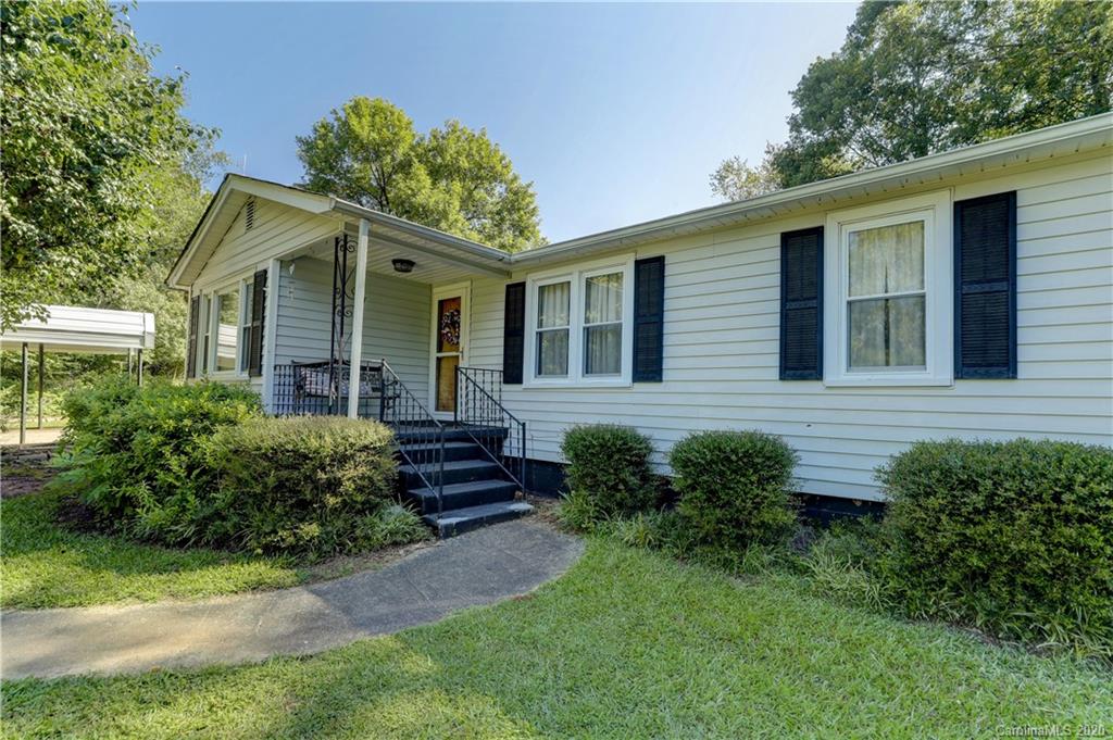 2850 Kingsburry Road Clover, SC 29710 - Photo 4 of 37 Gallery Image 4
