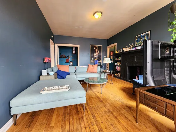 $1,995 | 2218 North St Louis Avenue, Unit 2, Chicago, IL 60647