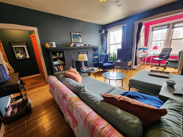 $1,995 | 2218 North St Louis Avenue, Unit 2, Chicago, IL 60647