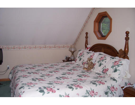 29 Vann Street Springfield, MA 01119 - Photo 13 of 13 a bedroom with a bed and a painting on the wall