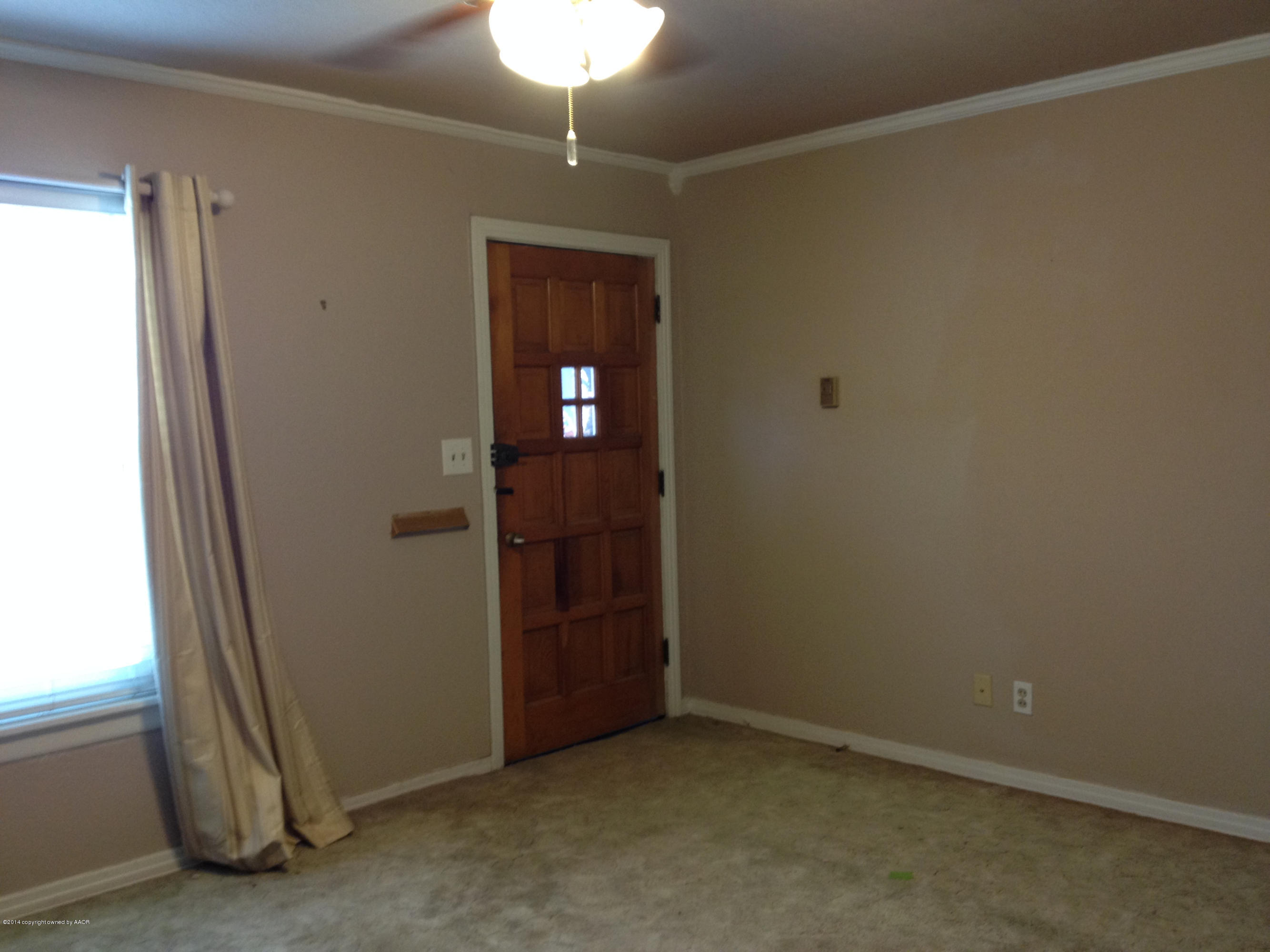 507 Southwest 44th Avenue Amarillo, TX 79110 - Photo 3 of 11 an empty room with closet area