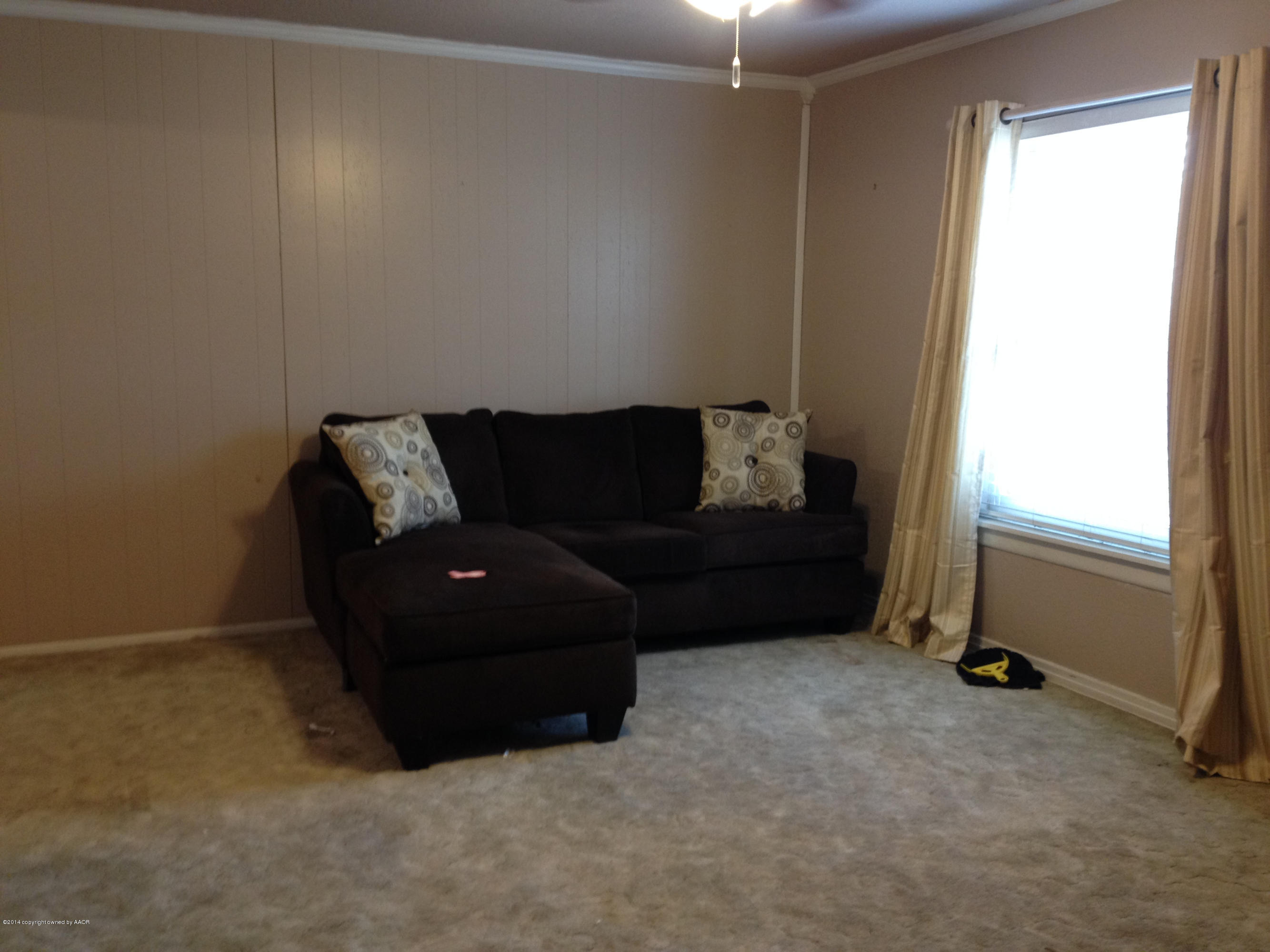 507 Southwest 44th Avenue Amarillo, TX 79110 - Photo 4 of 11 a living room with furniture and a window