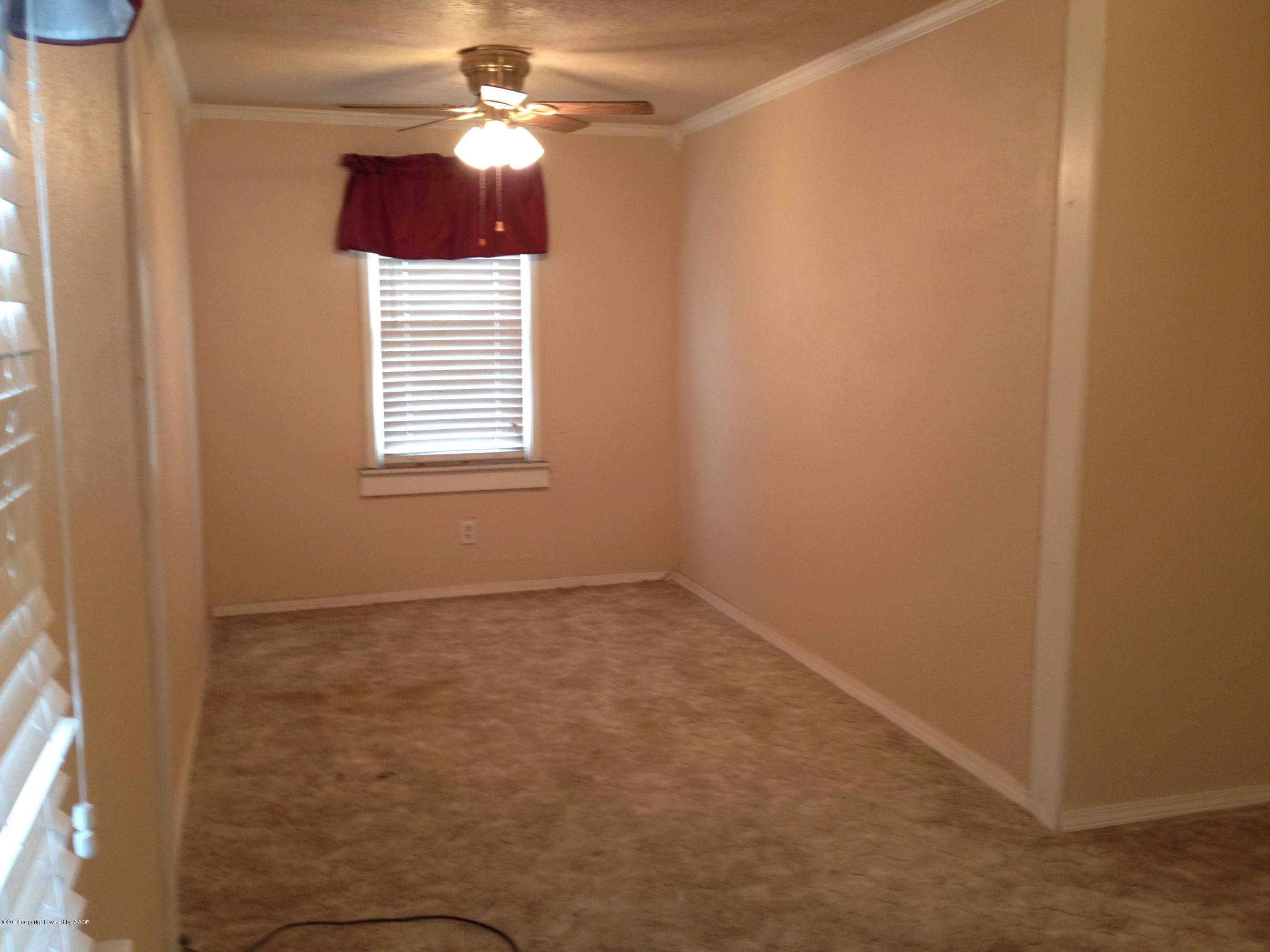 507 Southwest 44th Avenue Amarillo, TX 79110 - Photo 8 of 11 a view of an empty room with a window