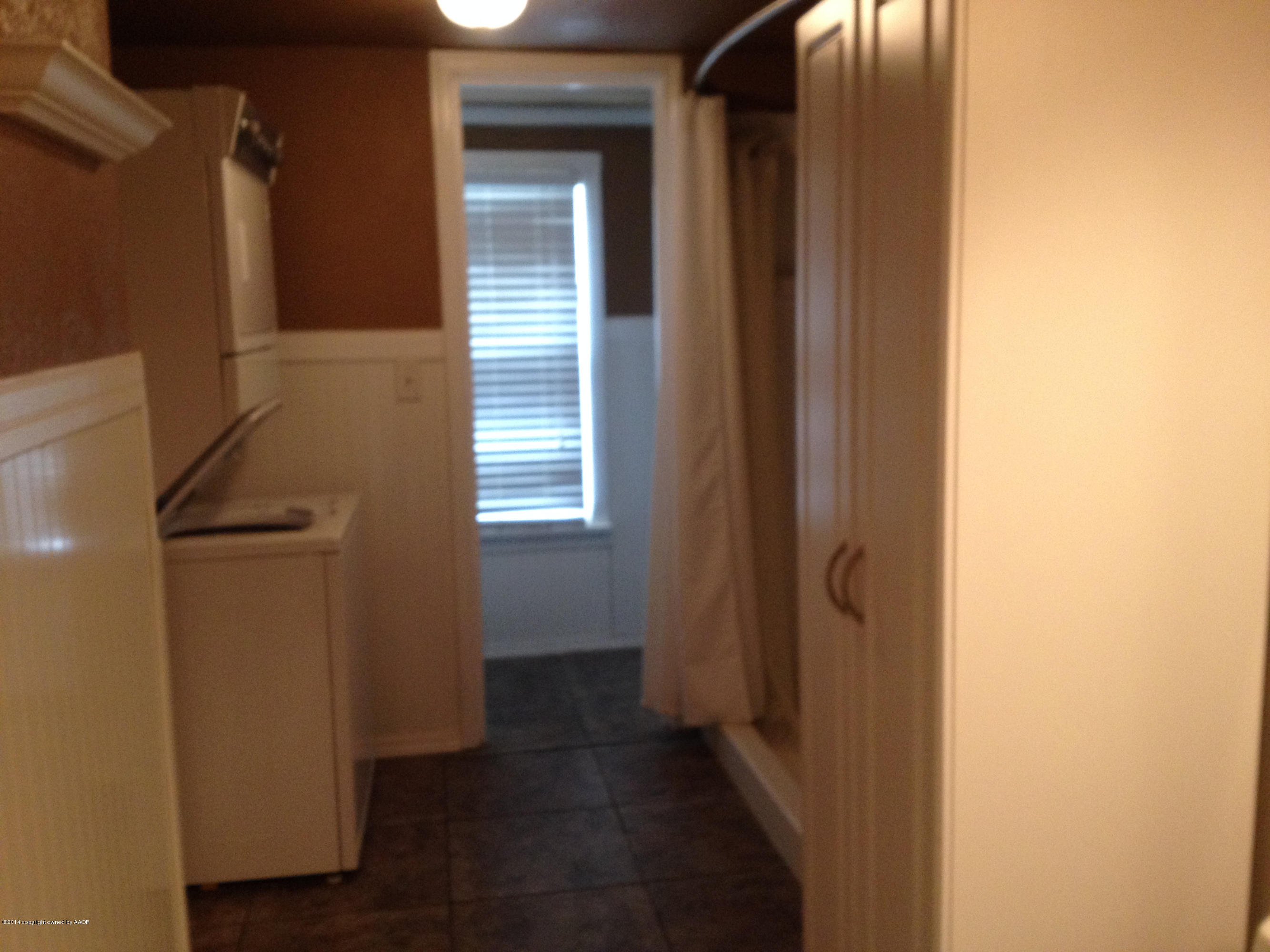 507 Southwest 44th Avenue Amarillo, TX 79110 - Photo 10 of 11 a view of a bathroom