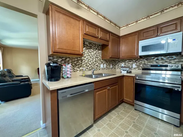 $124,900 | 130 Arlington Drive, Macomb, IL 61455