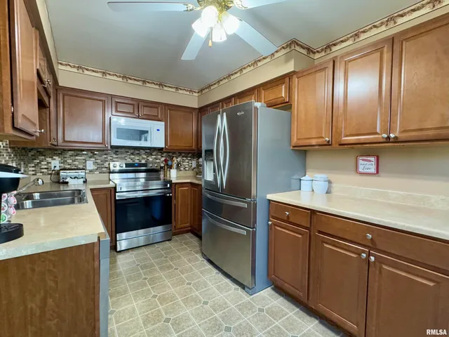 $124,900 | 130 Arlington Drive, Macomb, IL 61455