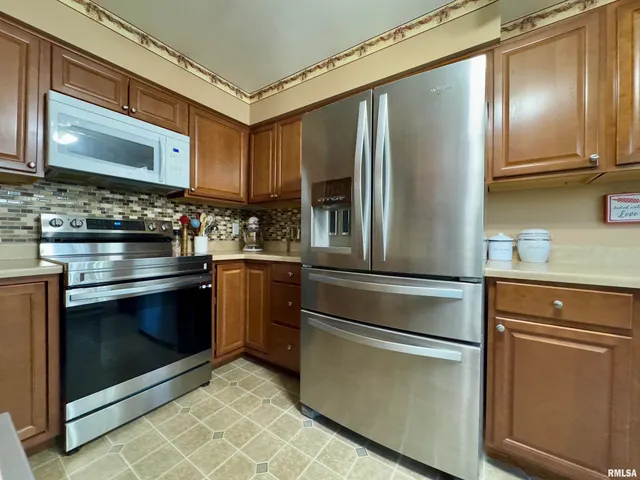 $124,900 | 130 Arlington Drive, Macomb, IL 61455