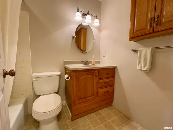 $124,900 | 130 Arlington Drive, Macomb, IL 61455