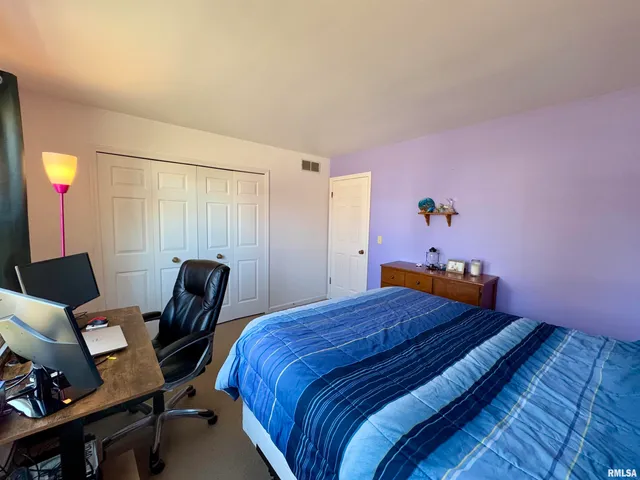 $124,900 | 130 Arlington Drive, Macomb, IL 61455