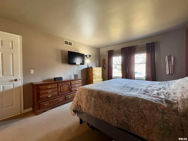 $124,900 | 130 Arlington Drive, Macomb, IL 61455