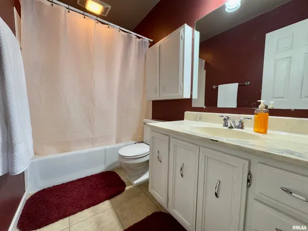 $124,900 | 130 Arlington Drive, Macomb, IL 61455