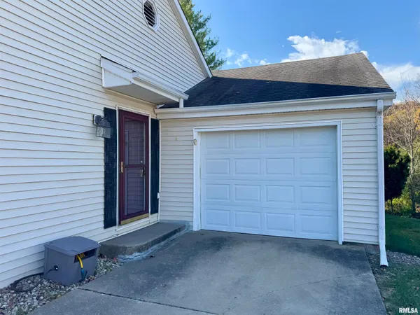 $124,900 | 130 Arlington Drive, Macomb, IL 61455