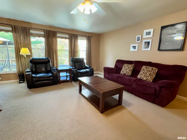 $124,900 | 130 Arlington Drive, Macomb, IL 61455