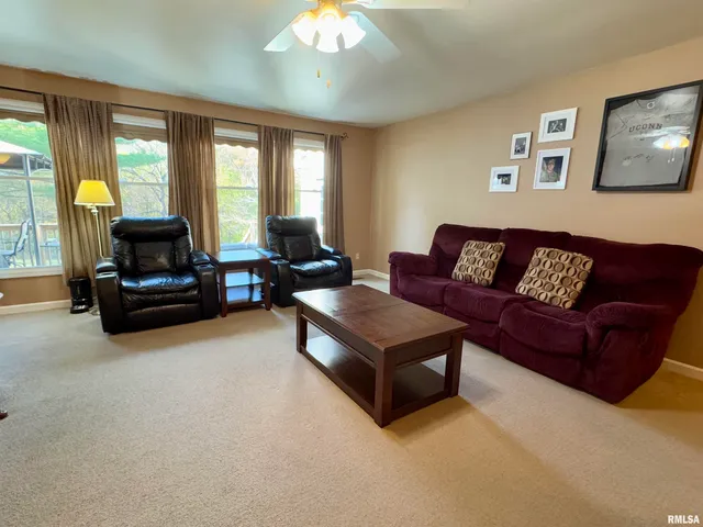 $124,900 | 130 Arlington Drive, Macomb, IL 61455