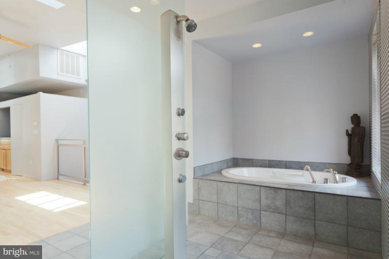 2017 Q Street Northwest Washington, DC 20009 - Photo 8 of 30 Bath (Master)