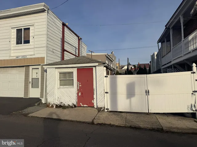 $169,000 | 25 East Oak Street, Shenandoah, PA 17976