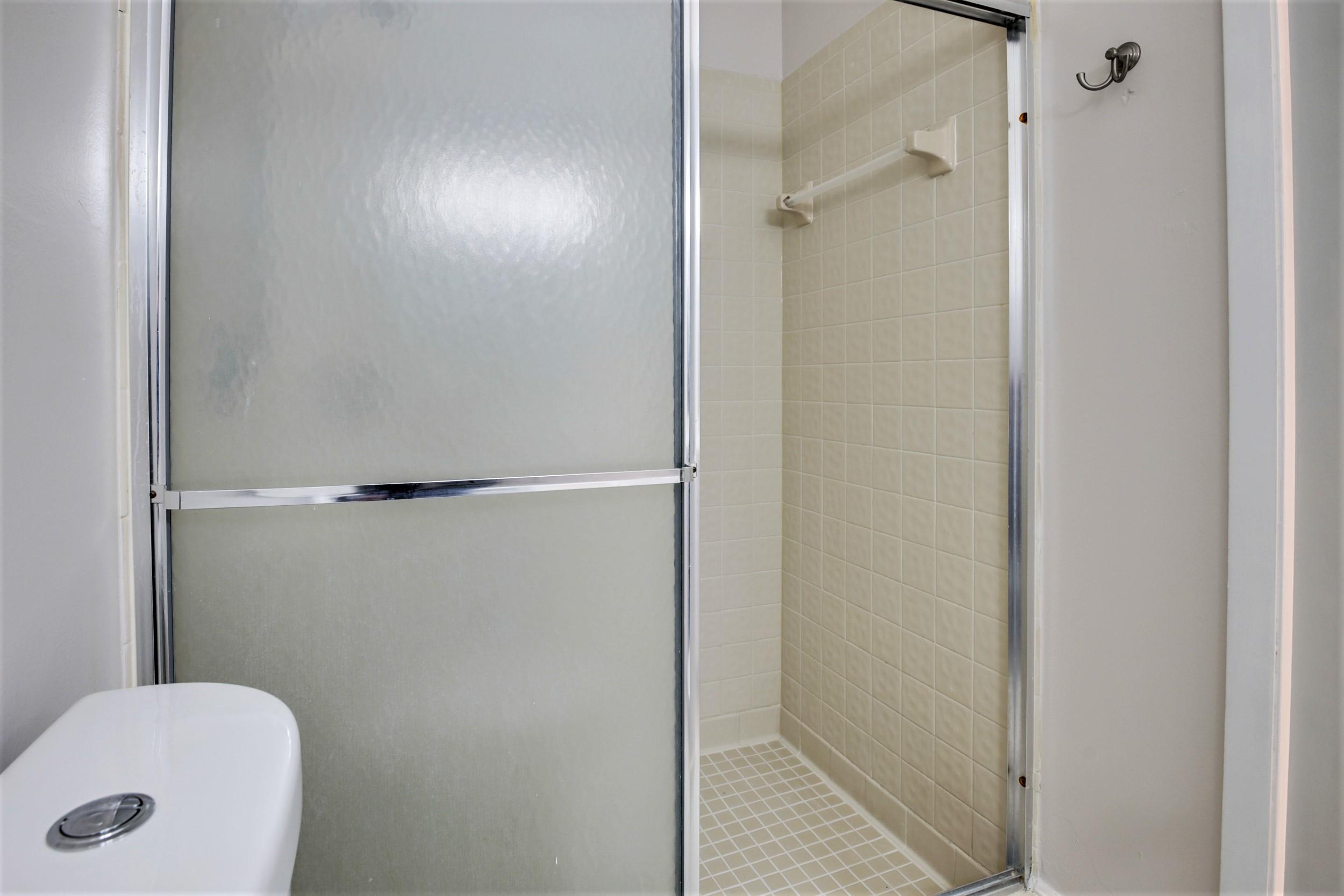 484 Springdale Circle, Unit 48D Palm Springs, FL 33461 - Photo 23 of 59 MASTER BATH