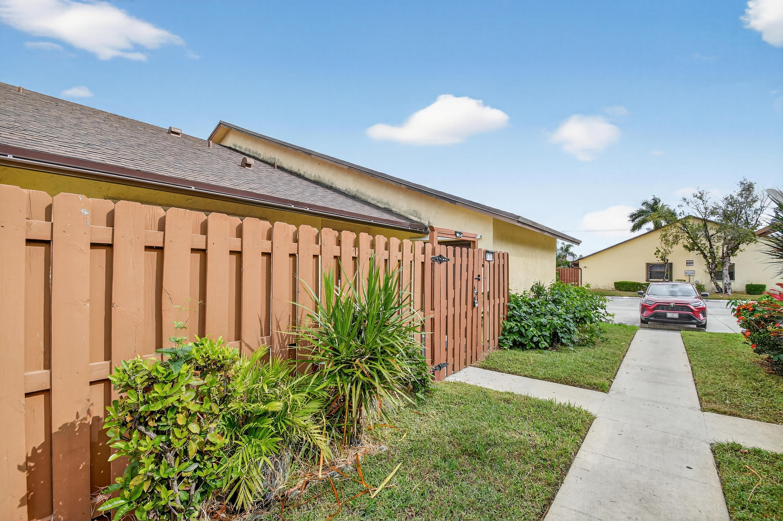 484 Springdale Circle, Unit 48D Palm Springs, FL 33461 - Photo 35 of 59 a view of a back yard from a balcony